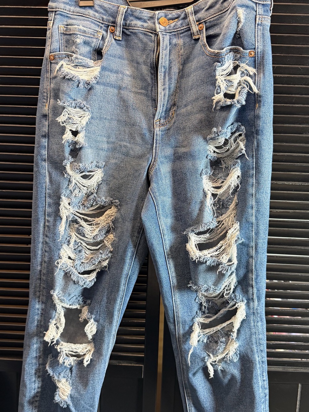American Eagle Outfitters Light Blue Ripped Boyfriend Jeans